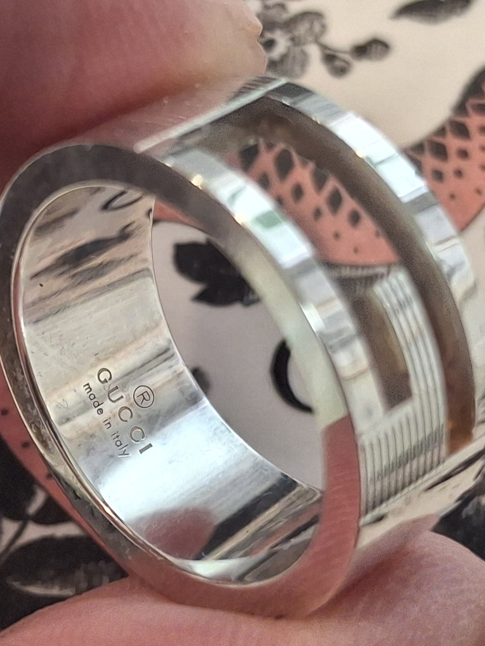 Gucci Sterling Silver Ring with Logo - Picture 3 of 6